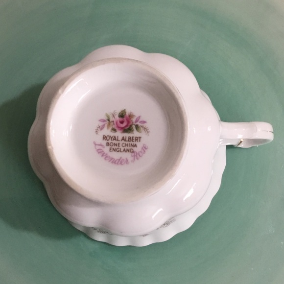 Vintage Royal Albert Lavender Rose trio, teacup, saucer, cake plate - Picture 13 of 13